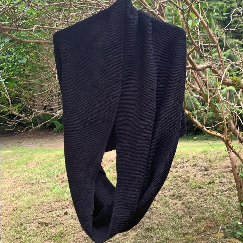 Knitted infinity scarf
